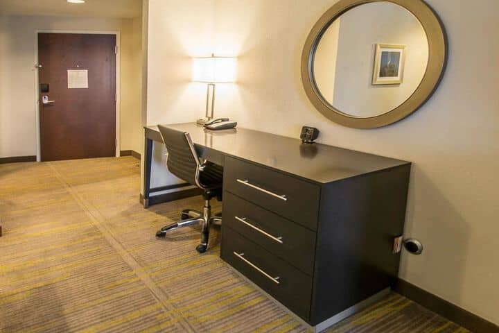 Room 15 of 48